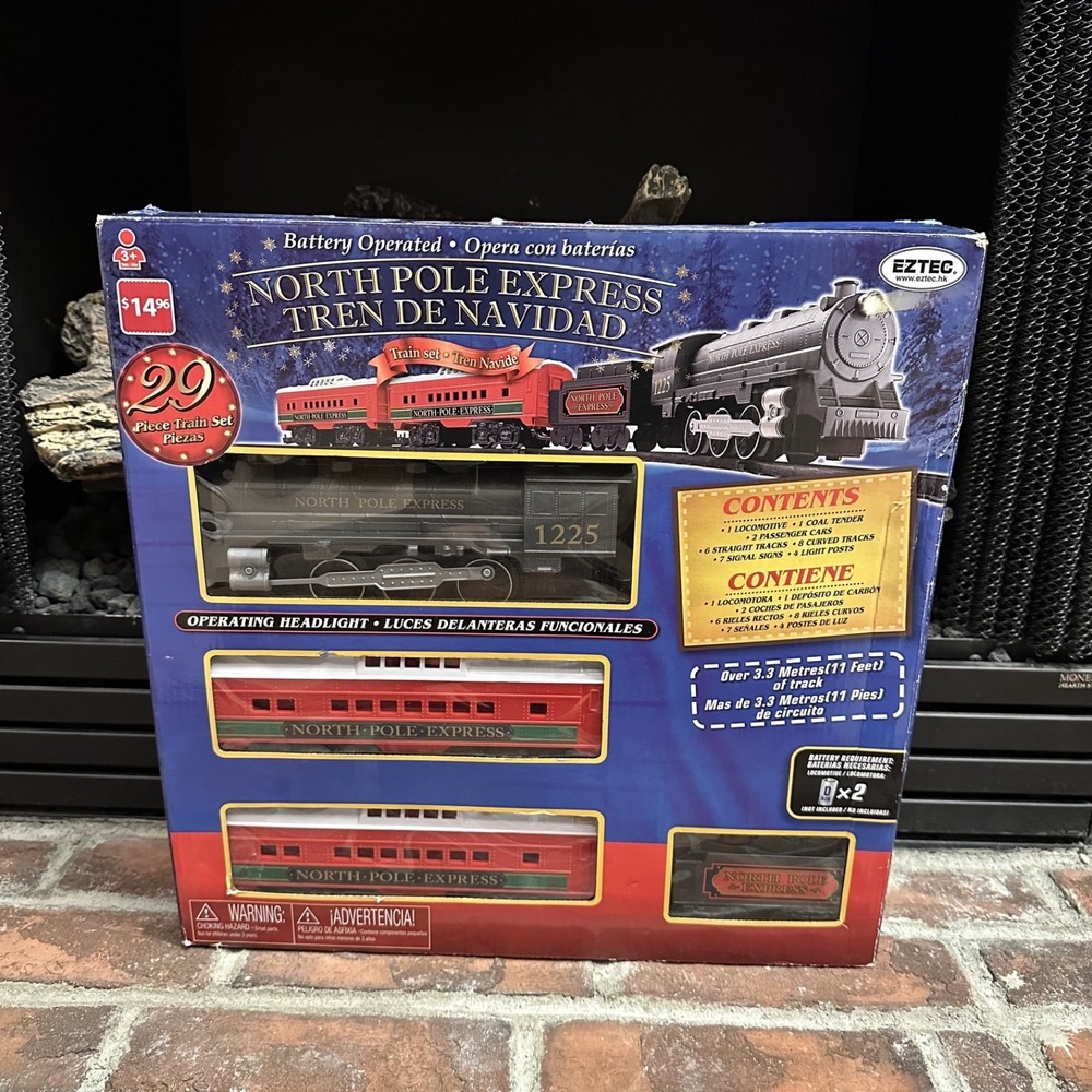 EZTEC North Pole Express 29 Piece Christmas Train Set Battery Operated NEW
